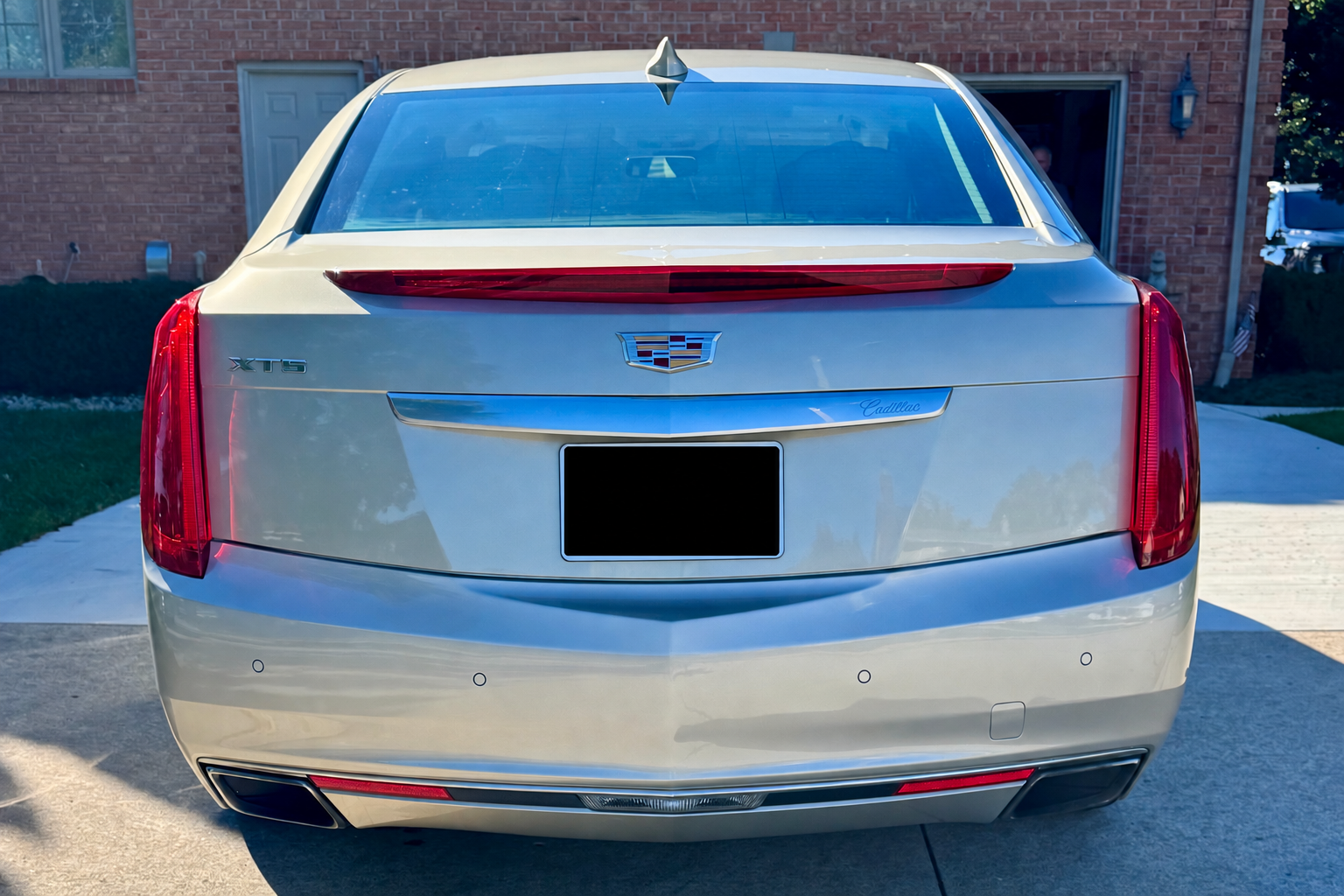 Used 2016 Cadillac XTS Luxury w/ Driver Awareness Package FWD image 2