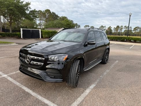 Used 2021 Mercedes-Benz GLS 580 4MATIC image 2