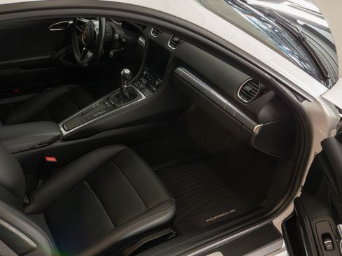 Used 2019 Porsche 718 Cayman image 22