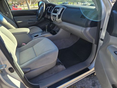 Used 2006 Toyota Tacoma PreRunner w/ SR5 Pkg #2 image 41