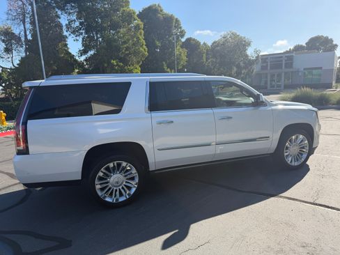 Used 2017 Cadillac Escalade ESV Platinum AWD/4WD image 8