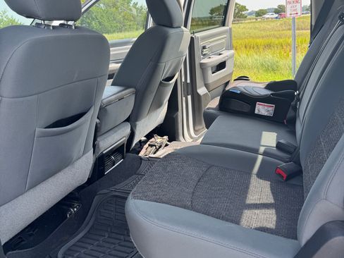 Used 2018 RAM 1500 Classic SLT AWD/4WD image 12