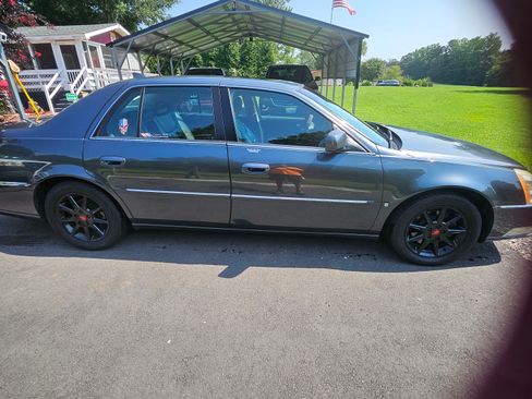 Used 2010 Cadillac DTS Luxury FWD image 5