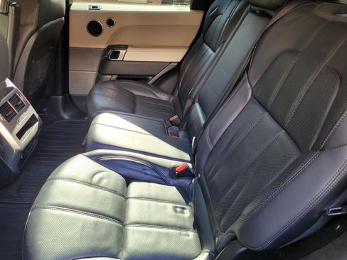 Used 2014 Land Rover Range Rover Sport HSE image 10