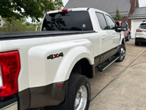 Used 2017 Ford F350 Lariat w/ Lariat Ultimate Package AWD/4WD image 9
