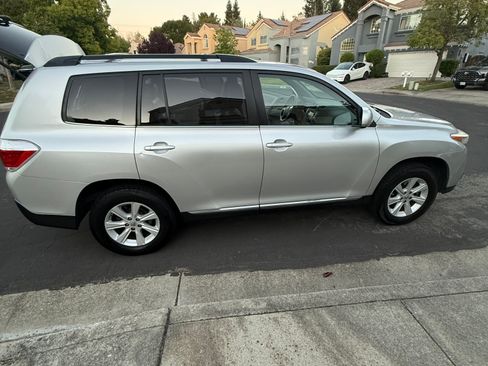 Used 2013 Toyota Highlander Plus FWD image 11