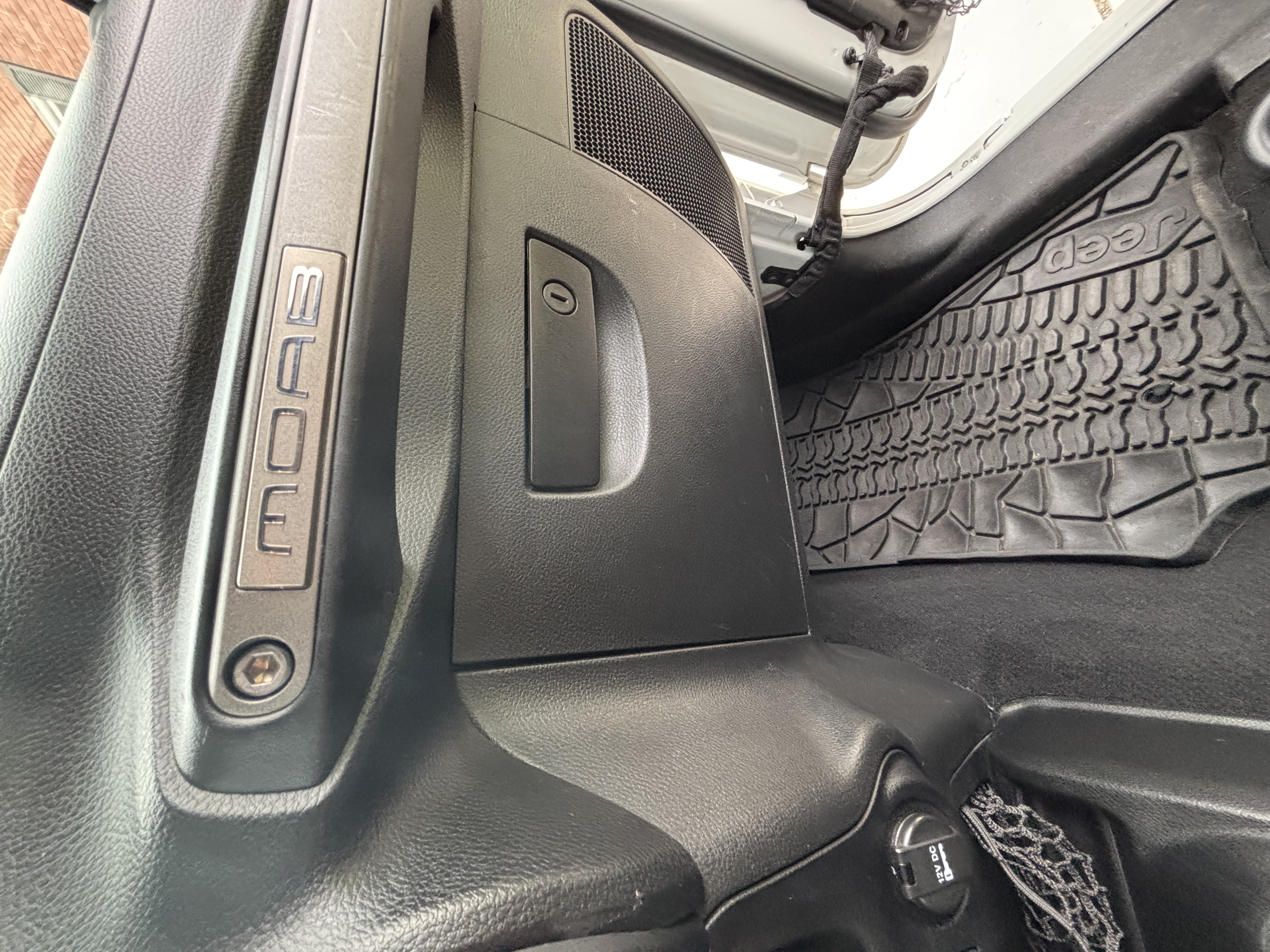 Used 2013 Jeep Wrangler Unlimited Sahara AWD/4WD image 15
