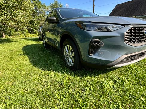 Used 2024 Ford Escape Active w/ Tech Pack #1 AWD/4WD image 2