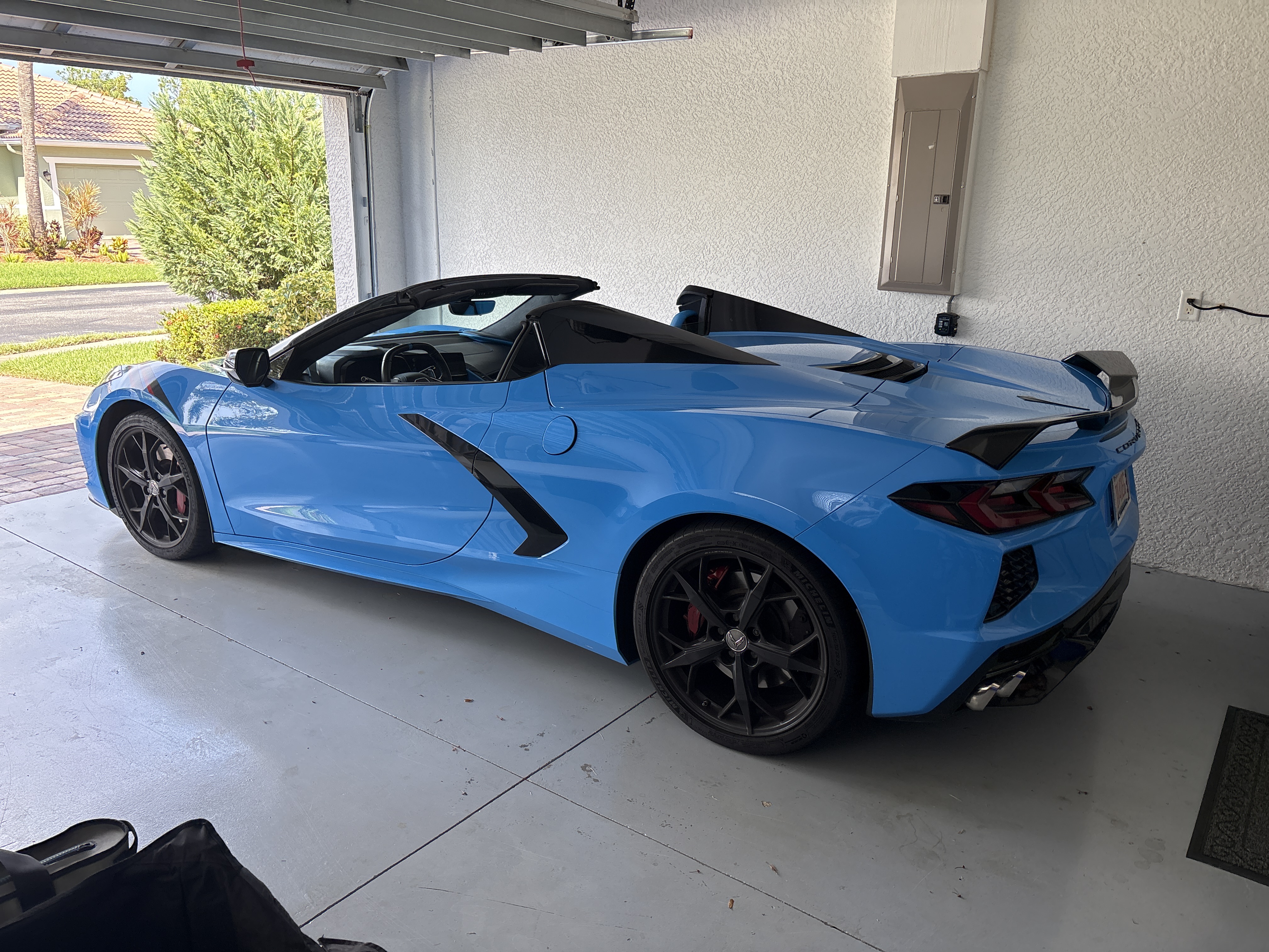 Used 2021 Chevrolet Corvette Stingray Premium Conv w/ Z51 Performance Package RWD image 12