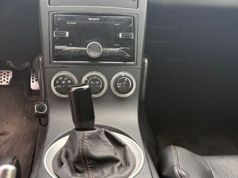 Used 2004 Nissan 350Z Touring w/ Cargo Convenience Pkg RWD image 11