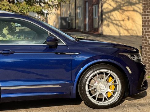 Used 2024 Volkswagen Tiguan SEL R-Line image 2