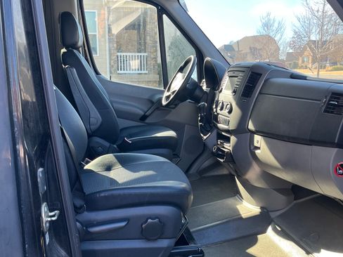 Used 2016 Mercedes-Benz Sprinter 2500 image 20