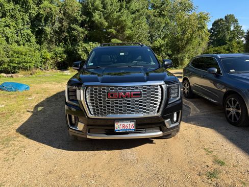 Used 2021 GMC Yukon XL Denali AWD/4WD image 2