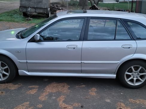 Used 2003 MAZDA Protege5 image 5