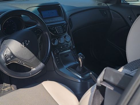 Used 2015 Hyundai Genesis 3.8 image 12