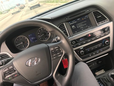 Used 2019 Hyundai Sonata SE FWD image 3