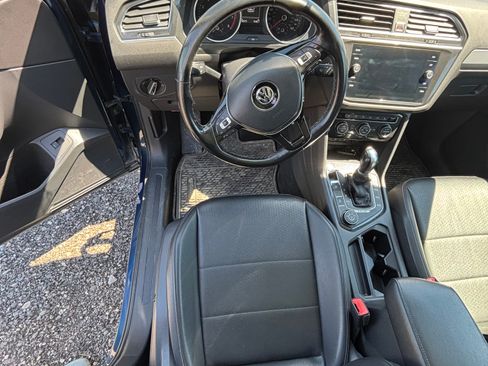 Used 2018 Volkswagen Tiguan SEL AWD/4WD image 10