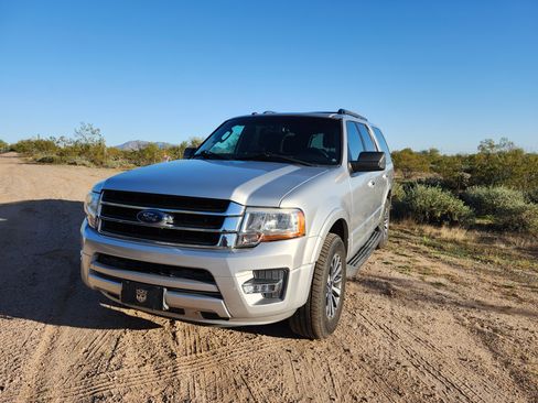 Used 2016 Ford Expedition XLT image 1
