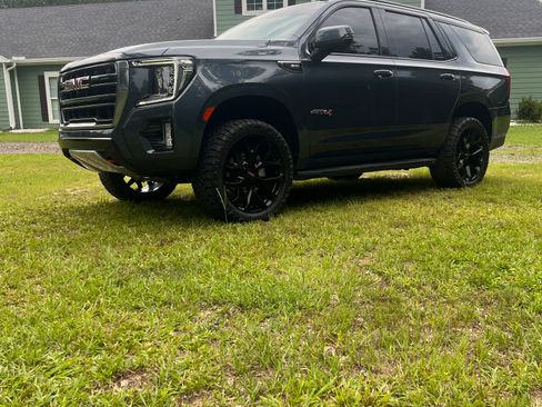 Used 2021 GMC Yukon AT4 w/ Rear Media and Nav Package AWD/4WD image 4