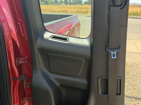 Used 2018 Toyota Tacoma SR RWD image 16