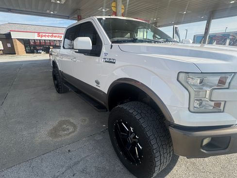 Used 2015 Ford F150 King Ranch w/ Equipment Group 601A Luxury AWD/4WD image 8