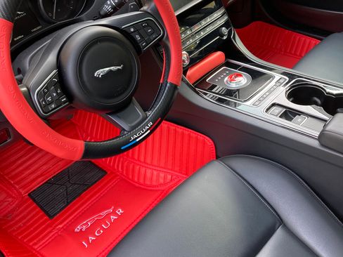 Used 2017 Jaguar XE Premium image 4