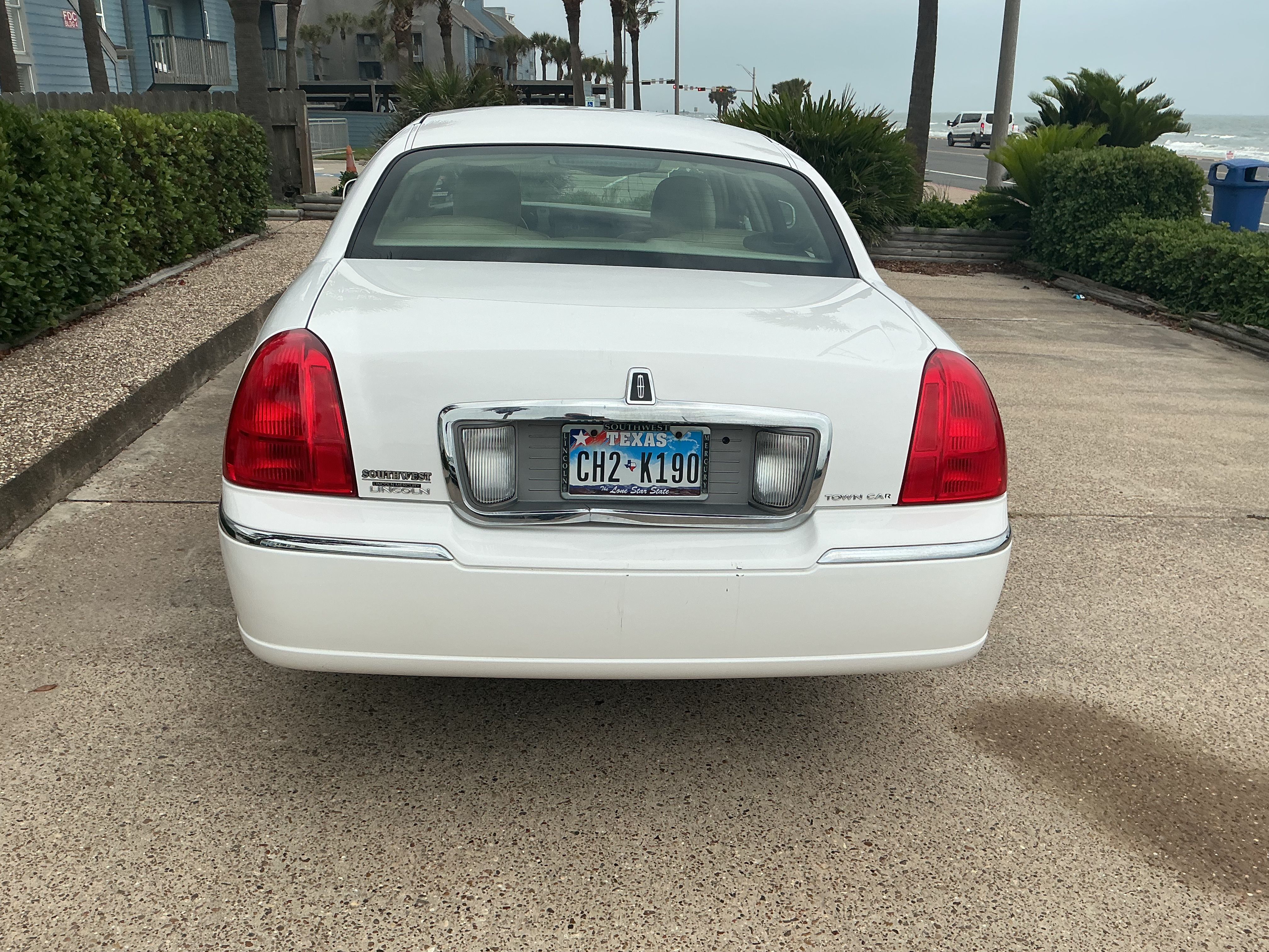 Used 2009 Lincoln Town Car Signature Limited RWD image 5