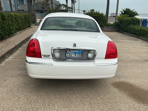 Used 2009 Lincoln Town Car Signature Limited RWD image 5