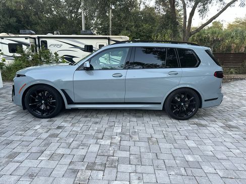 Used 2025 BMW X7 xDrive40i w/ M Sport Package image 2