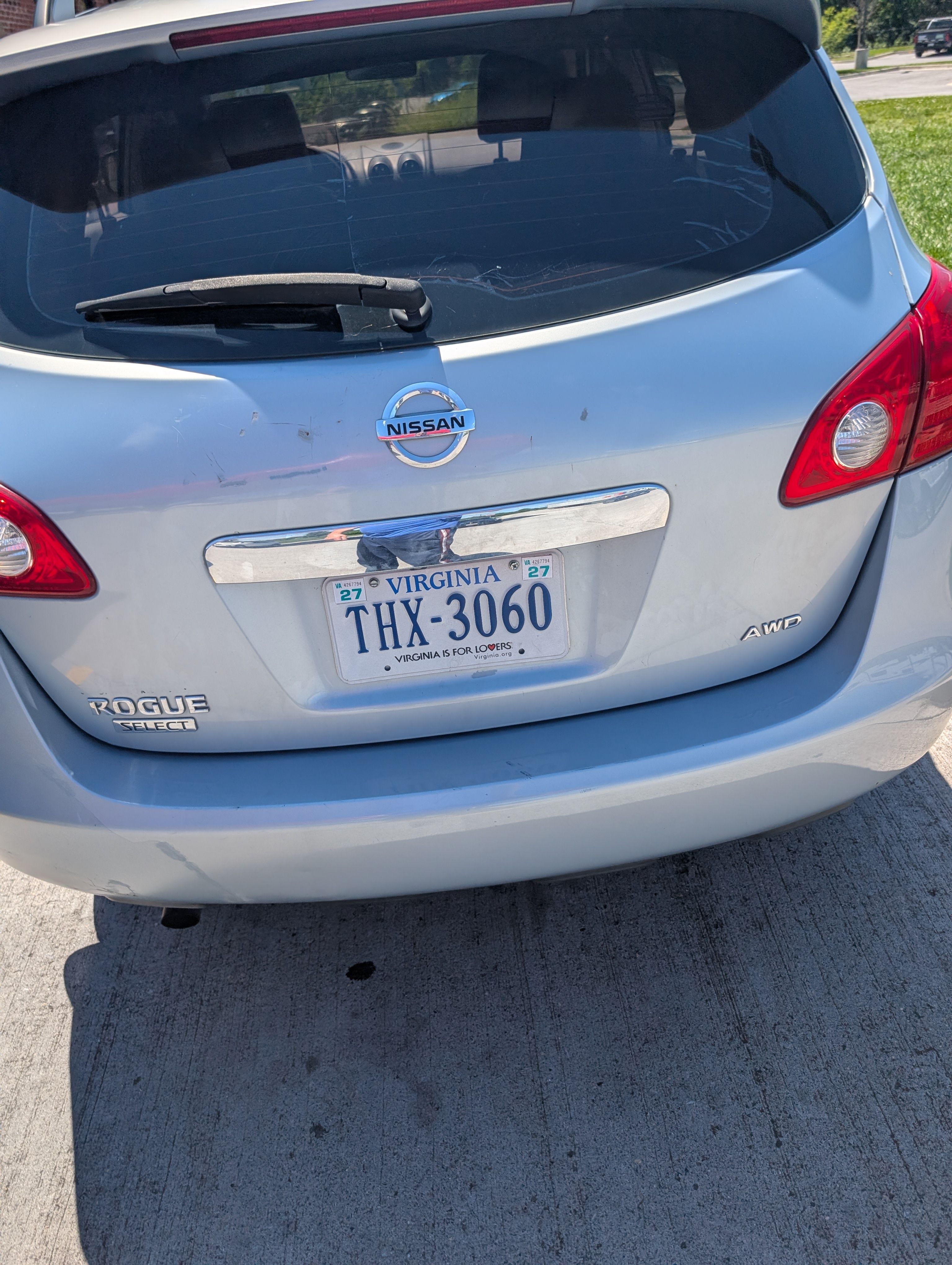 Used 2014 Nissan Rogue S w/ Convenience Package AWD/4WD image 4