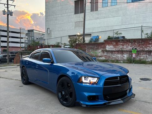 Used 2011 Dodge Charger R/T image 1