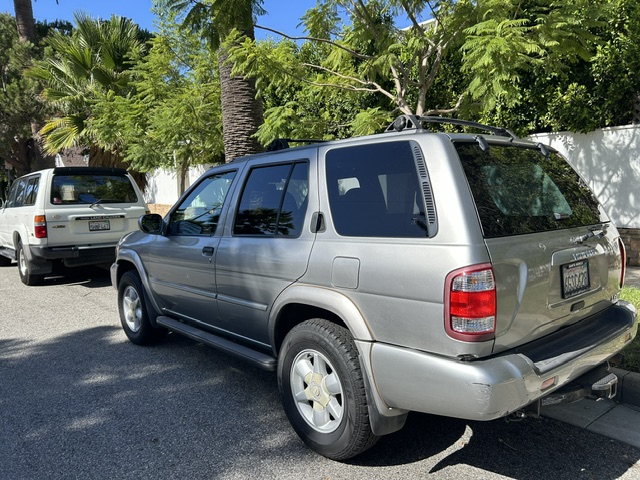 Used 2001 Nissan Pathfinder LE RWD image 8