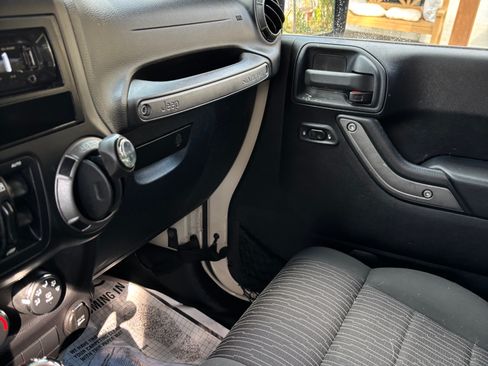 Used 2011 Jeep Wrangler Unlimited Sport image 11