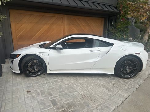 Used 2018 Acura NSX image 2