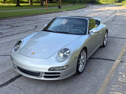 Used 2005 Porsche 911 Carrera S RWD image 4