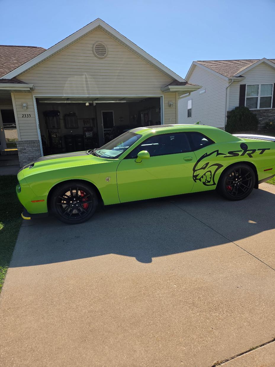 Used 2023 Dodge Challenger SRT Hellcat w/ Driver Convenience Group RWD image 2