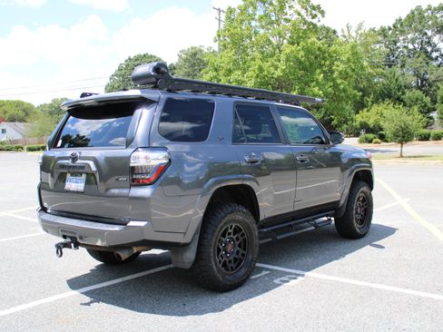 Used 2020 Toyota 4Runner SR5 Premium w/ Moonroof Package AWD/4WD image 6