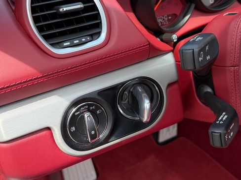 Used 2022 Porsche 718 Boxster RWD image 11