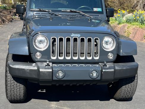 Used 2017 Jeep Wrangler Unlimited Sahara w/ Connectivity Group image 4