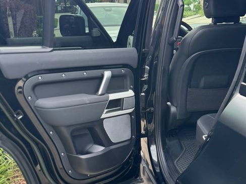 Used 2023 Land Rover Defender 130 X-Dynamic SE image 24