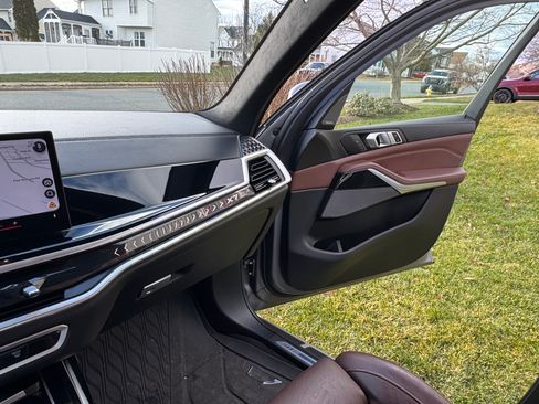 Used 2023 BMW X7 xDrive40i w/ M Sport Package image 19