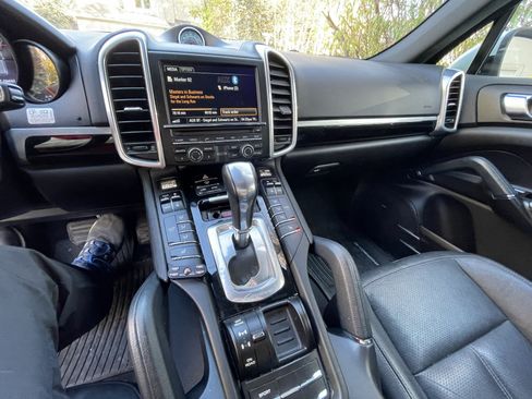 Used 2014 Porsche Cayenne Diesel Platinum Edition image 11