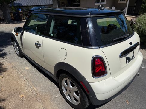 Used 2008 MINI Cooper Hardtop FWD image 2