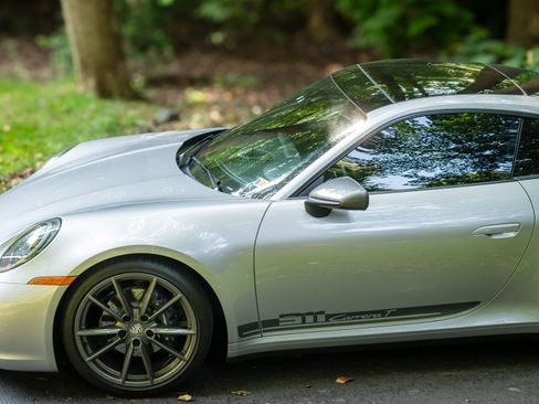 Used 2024 Porsche 911 Carrera T image 8
