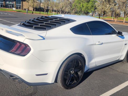 Used 2018 Ford Mustang GT Premium image 4