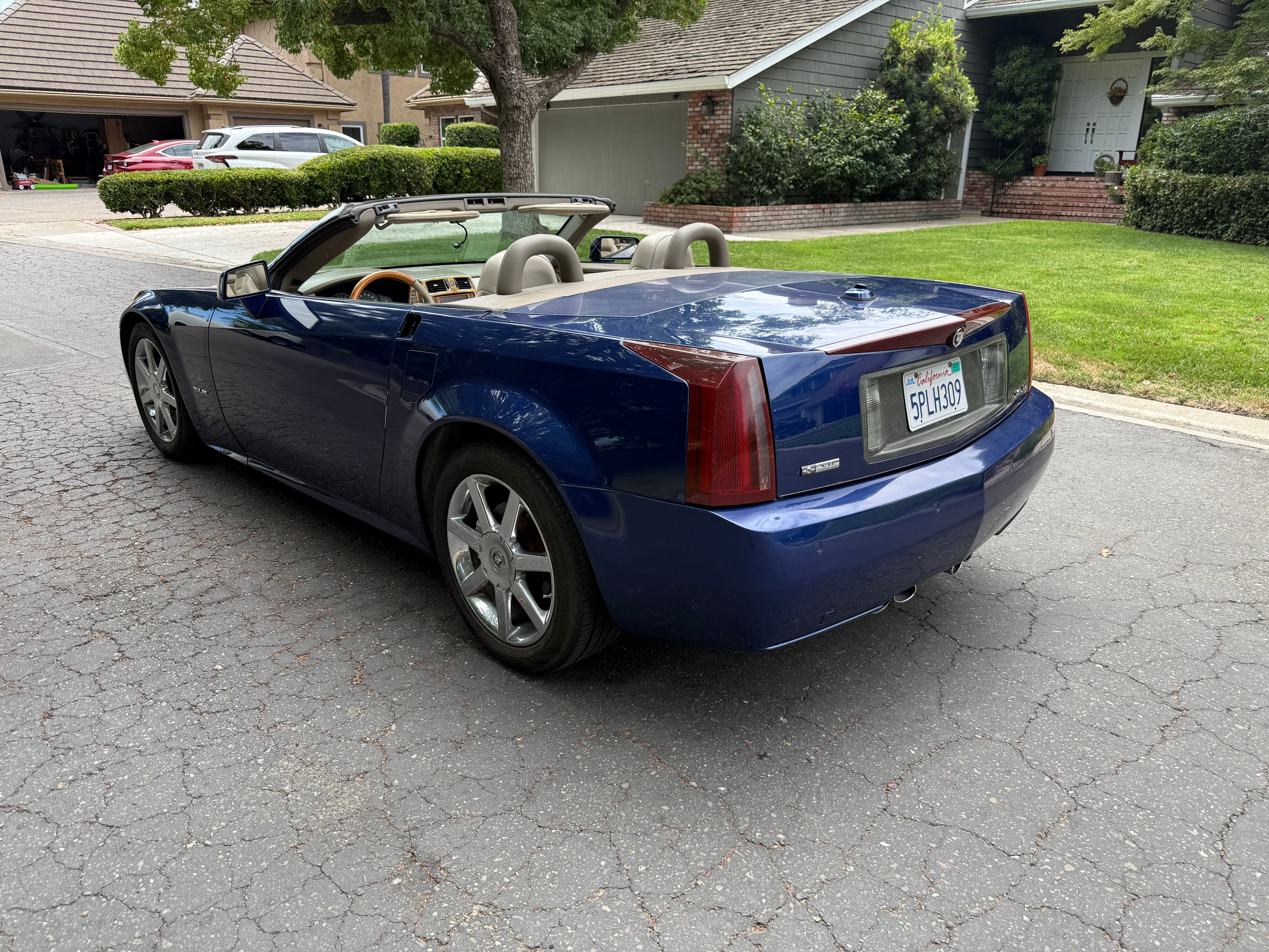 Used 2004 Cadillac XLR RWD image 10
