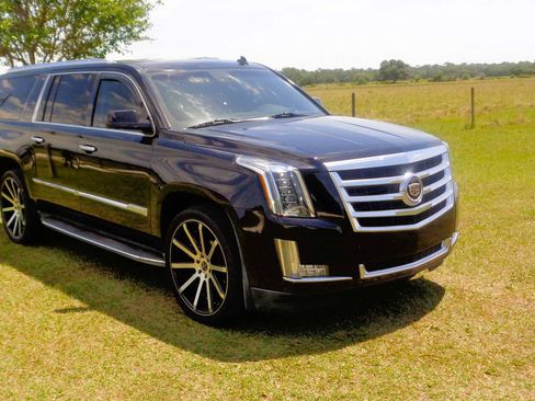 Used 2015 Cadillac Escalade ESV Luxury image 4