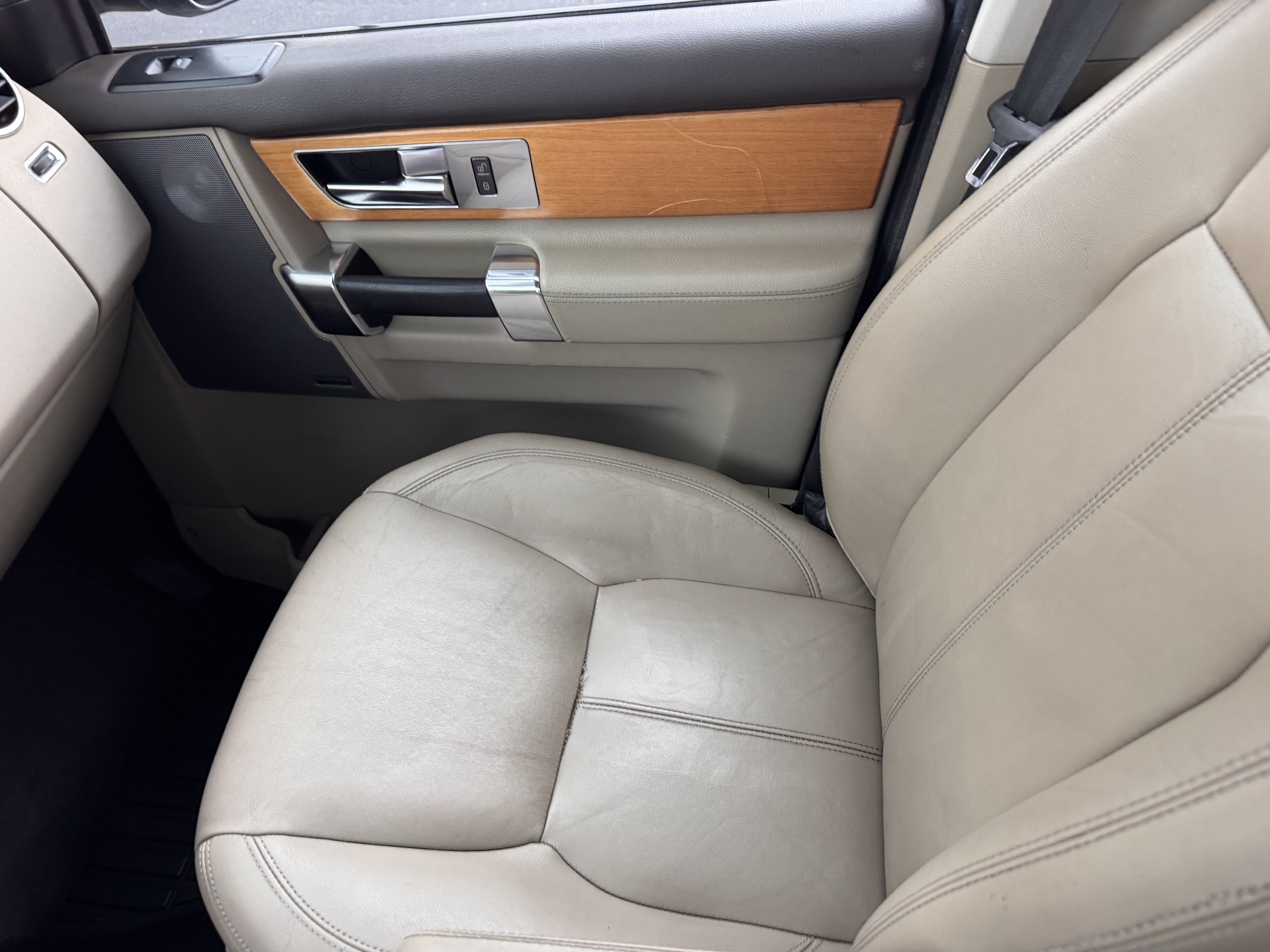Used 2011 Land Rover LR4 HSE LUX AWD/4WD image 13