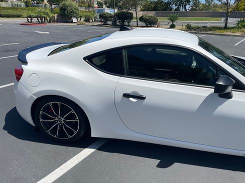 Used 2019 Toyota 86 RWD image 4