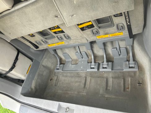 Used 2011 Toyota Sienna XLE w/ Premium Pkg FWD image 13